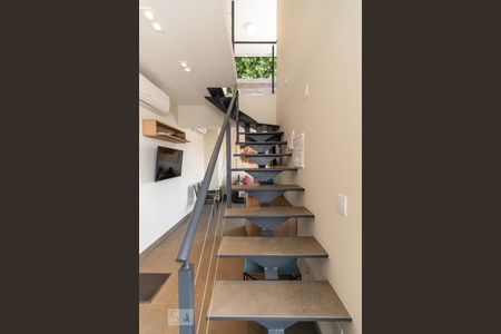 Apartamento para alugar com 58m², 1 quarto e 1 vagaEscada