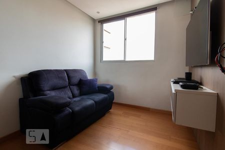 Sala de Apartamento com 2 quartos, 44m² Jardim Maia
