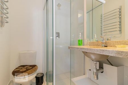 Banheiro de kitnet/studio para alugar com 1 quarto, 22m² em Centro, São Paulo