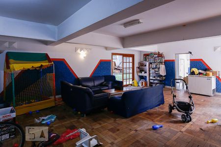 Casa à venda com 220m², 3 quartos e 4 vagasSalão de Festas