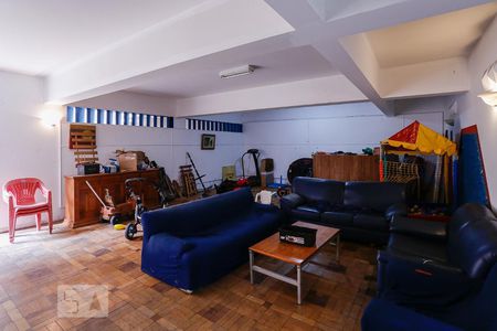 Casa à venda com 220m², 3 quartos e 4 vagasSalão de Festas