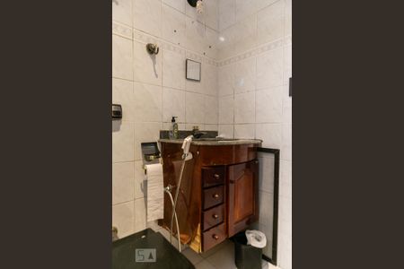 Banheiro de apartamento para alugar com 1 quarto, 51m² em Ponta da Praia, Santos