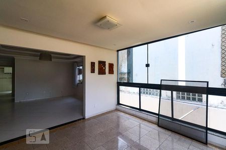 Casa à venda com 200m², 4 quartos e 6 vagasVaranda