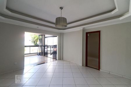 Casa à venda com 200m², 4 quartos e 6 vagasSala