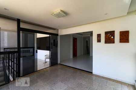 Casa à venda com 200m², 4 quartos e 6 vagasVaranda