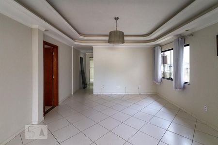 Casa à venda com 200m², 4 quartos e 6 vagasSala