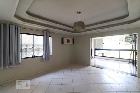 Sala de casa para alugar com 4 quartos, 200m² em Recreio dos Bandeirantes, Rio de Janeiro