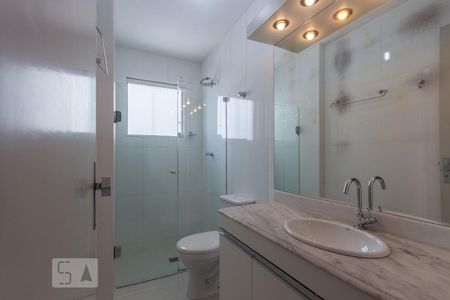 Banheiro de apartamento para alugar com 2 quartos, 57m² em Carmo, Belo Horizonte