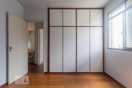 Quarto 2 de apartamento para alugar com 2 quartos, 57m² em Carmo, Belo Horizonte