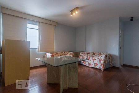 Sala de apartamento para alugar com 2 quartos, 57m² em Carmo, Belo Horizonte
