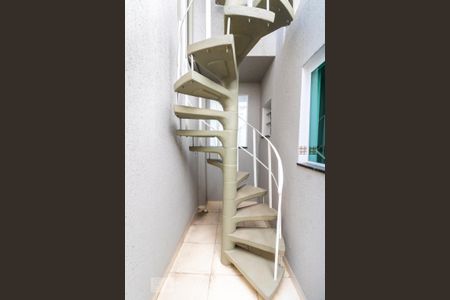 Casa à venda com 180m², 3 quartos e 3 vagasEscada