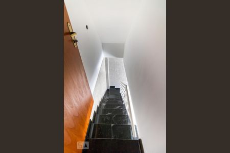 Casa à venda com 180m², 3 quartos e 3 vagasEscada