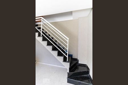 Casa à venda com 180m², 3 quartos e 3 vagasEscada