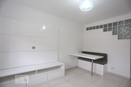 Sala de casa de condomínio à venda com 2 quartos, 125m² em Jardim Ester, São Paulo