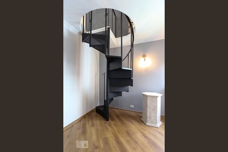 Apartamento à venda com 128m², 3 quartos e 1 vagaEscada para cobertura