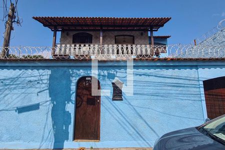 Casa à venda com 143m², 3 quartos e 4 vagas Casa à venda com 143m², 3 quartos e 4 vagasFachada