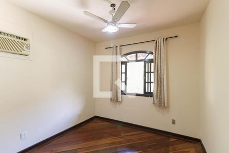 Casa à venda com 143m², 3 quartos e 4 vagas Casa à venda com 143m², 3 quartos e 4 vagasQuarto 4