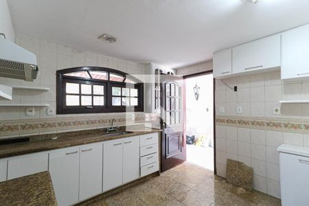 Casa à venda com 143m², 3 quartos e 4 vagas Casa à venda com 143m², 3 quartos e 4 vagasCozinha