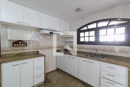 Casa à venda com 143m², 3 quartos e 4 vagas Casa à venda com 143m², 3 quartos e 4 vagasCozinha