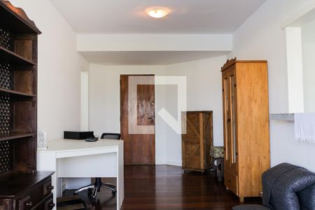 Sala de apartamento para alugar com 1 quarto, 70m² em Barra da Tijuca, Rio de Janeiro
