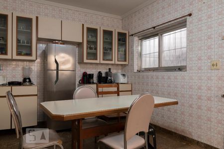 Casa à venda com 232m², 4 quartos e 3 vagas Casa à venda com 232m², 4 quartos e 3 vagasCozinha