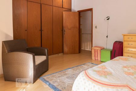 Casa à venda com 232m², 4 quartos e 3 vagas Casa à venda com 232m², 4 quartos e 3 vagasSuíte 3