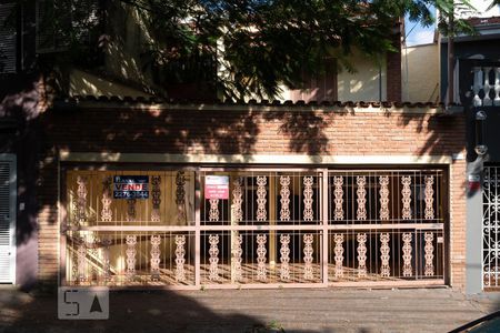 Casa à venda com 232m², 4 quartos e 3 vagas Casa à venda com 232m², 4 quartos e 3 vagasFachada