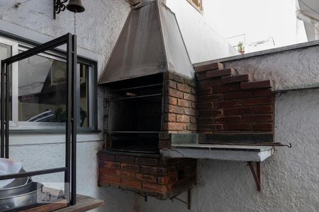 Casa à venda com 232m², 4 quartos e 3 vagas Casa à venda com 232m², 4 quartos e 3 vagasÁrea comum - Churrasqueira