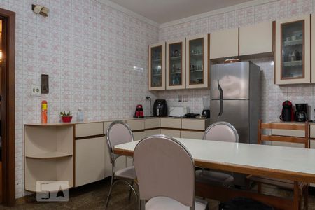 Casa à venda com 232m², 4 quartos e 3 vagas Casa à venda com 232m², 4 quartos e 3 vagasCozinha