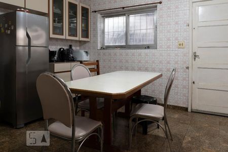 Casa à venda com 232m², 4 quartos e 3 vagas Casa à venda com 232m², 4 quartos e 3 vagasCozinha