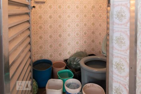 Casa à venda com 232m², 4 quartos e 3 vagas Casa à venda com 232m², 4 quartos e 3 vagasBanheiro de Serviço