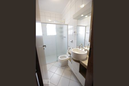 Banheiro da suíte de casa à venda com 3 quartos, 200m² em Vila America, São Paulo
