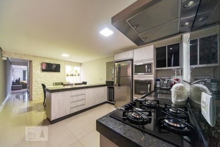 Casa à venda com 200m², 4 quartos e 2 vagasCozinha 