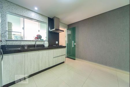 Casa à venda com 200m², 4 quartos e 2 vagasCozinha 