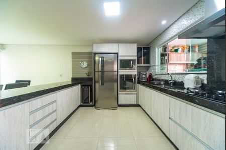 Casa à venda com 200m², 4 quartos e 2 vagasCozinha 