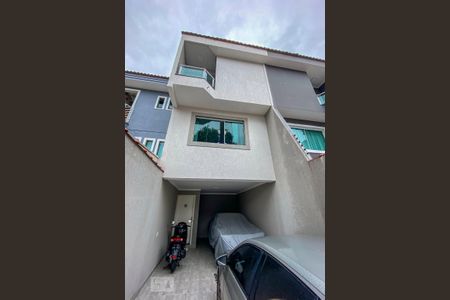 Casa à venda com 200m², 4 quartos e 2 vagasFachada