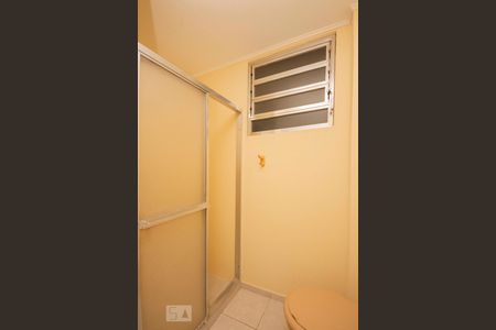 Banheiro de apartamento para alugar com 1 quarto, 50m² em Jardim Sao Pedro, Porto Alegre