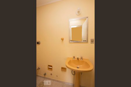 Banheiro de apartamento para alugar com 1 quarto, 50m² em Jardim Sao Pedro, Porto Alegre