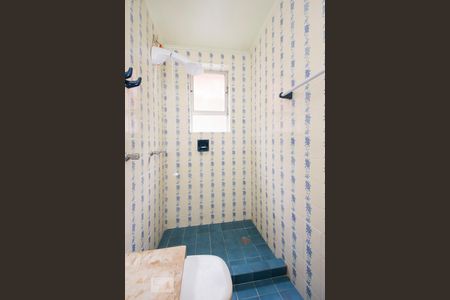 Banheiro  de apartamento para alugar com 1 quarto, 45m² em São João, Porto Alegre