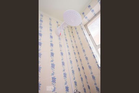 Banheiro  de apartamento para alugar com 1 quarto, 45m² em São João, Porto Alegre