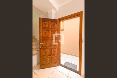 Casa à venda com 180m², 3 quartos e 6 vagasEntrada