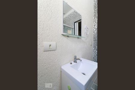 Banheiro de kitnet/studio para alugar com 1 quarto, 20m² em Vila Gomes, São Paulo