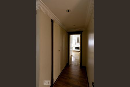 Apartamento à venda com 500m², 4 quartos e 5 vagas Apartamento à venda com 500m², 4 quartos e 5 vagasCorredor