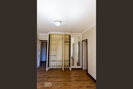 Apartamento à venda com 500m², 4 quartos e 5 vagas Apartamento à venda com 500m², 4 quartos e 5 vagasSuíte 3 - Armário