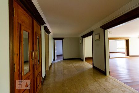 Hall de Entrada de apartamento à venda com 4 quartos, 500m² em Vila Suzana, São Paulo