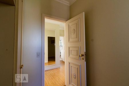 Apartamento à venda com 500m², 4 quartos e 5 vagas Apartamento à venda com 500m², 4 quartos e 5 vagasQuarto de Serviço 1