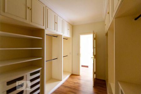 Apartamento à venda com 500m², 4 quartos e 5 vagas Apartamento à venda com 500m², 4 quartos e 5 vagasCloset 2 da Suíte master