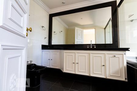 Apartamento à venda com 500m², 4 quartos e 5 vagas Apartamento à venda com 500m², 4 quartos e 5 vagasBanheiro da Suíte 3