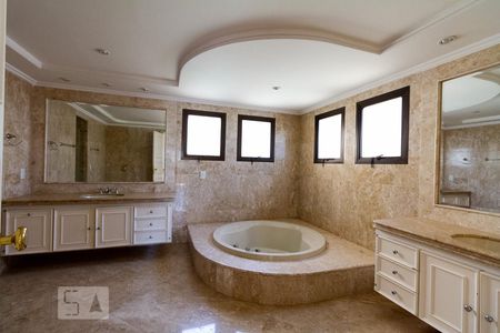 Apartamento à venda com 500m², 4 quartos e 5 vagas Apartamento à venda com 500m², 4 quartos e 5 vagasBanheiro da Suíte master