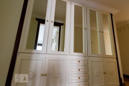 Apartamento à venda com 500m², 4 quartos e 5 vagas Apartamento à venda com 500m², 4 quartos e 5 vagasCorredor - Armários